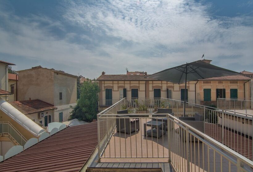 اتاق استاندارد سه نفره, Arcangelo