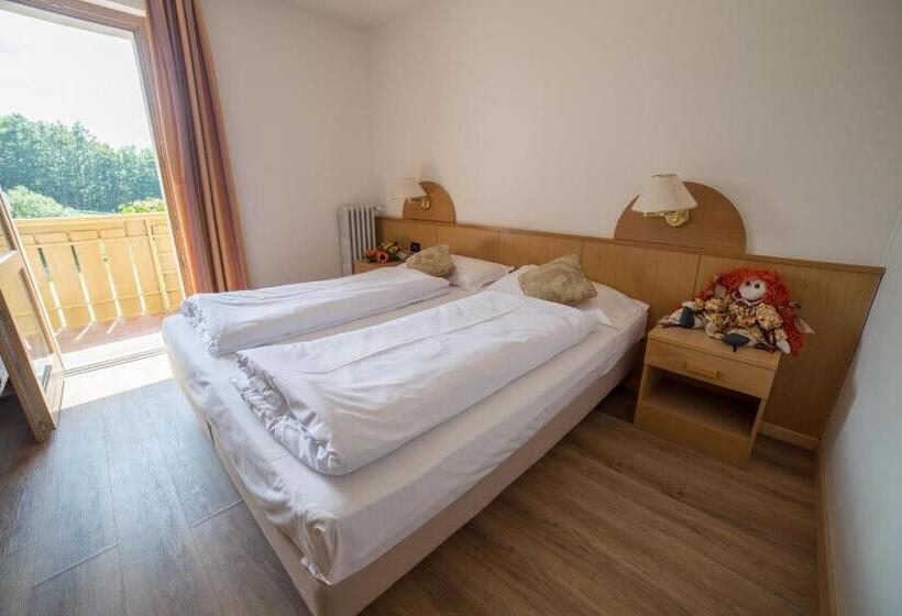 غرفة قياسية ثلاثية, Caminetto Mountain Resort