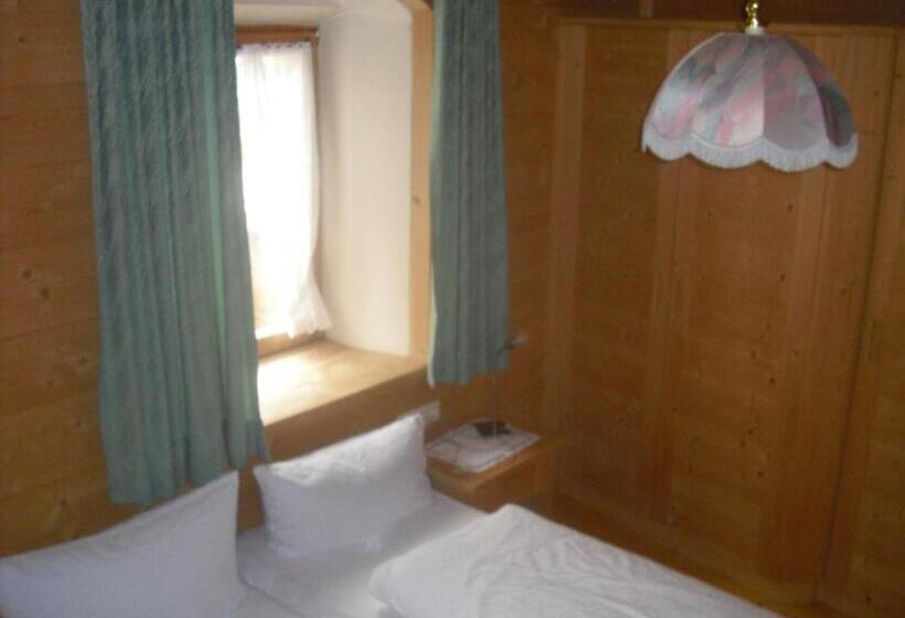 Номер Стандарт Вид на Горы, Edelweiss