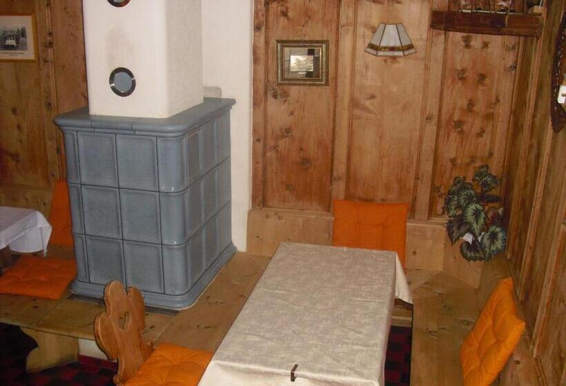 Номер Стандарт Вид на Горы, Edelweiss