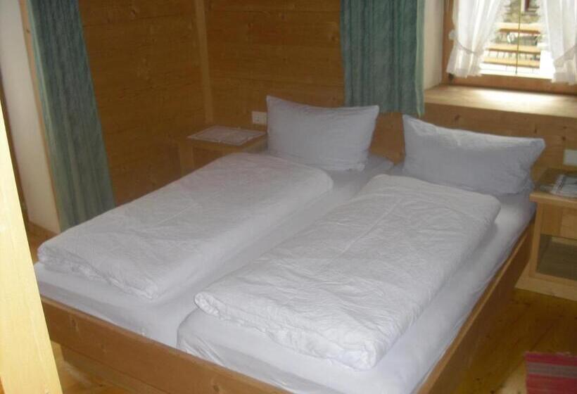 Номер Стандарт Вид на Горы, Edelweiss