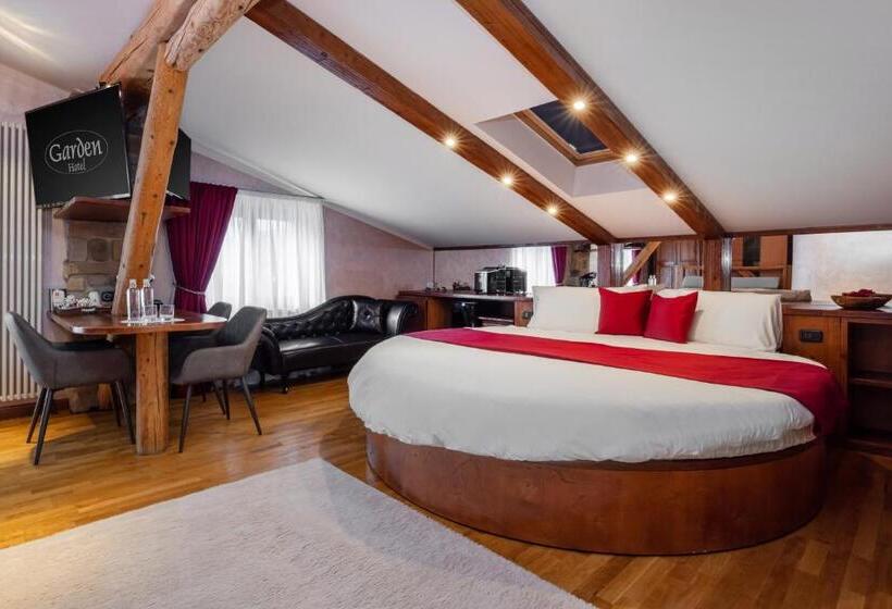 キングサイズベッドのデラックススイート, Garden Wellness Hotel S