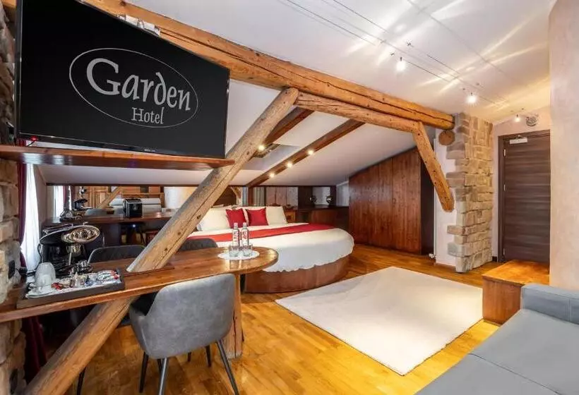 Deluxe Suite King Bed, Garden Wellness Hotel S
