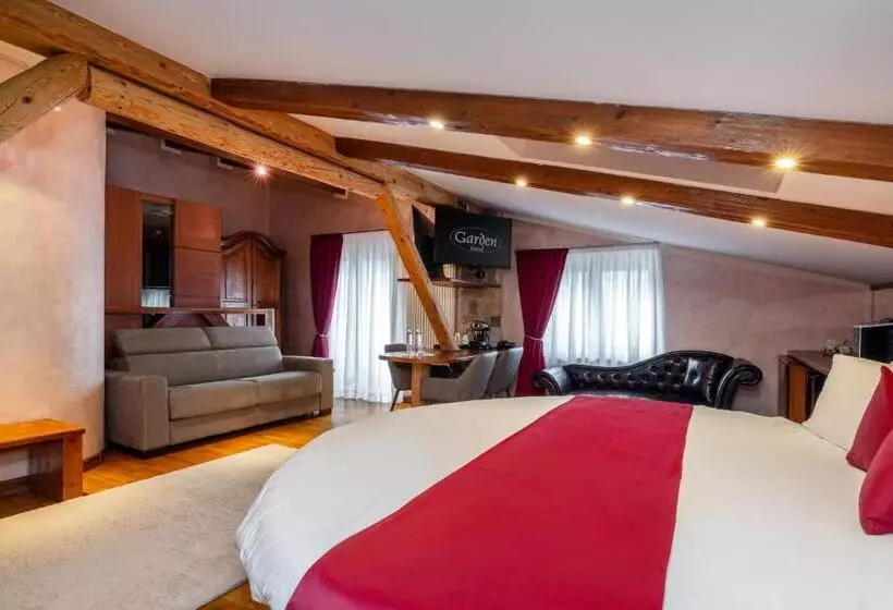 Deluxe Suite King Bed, Garden Wellness Hotel S