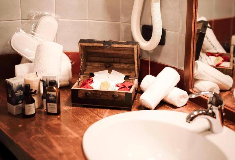 キングサイズベッドのデラックススイート, Garden Wellness Hotel S