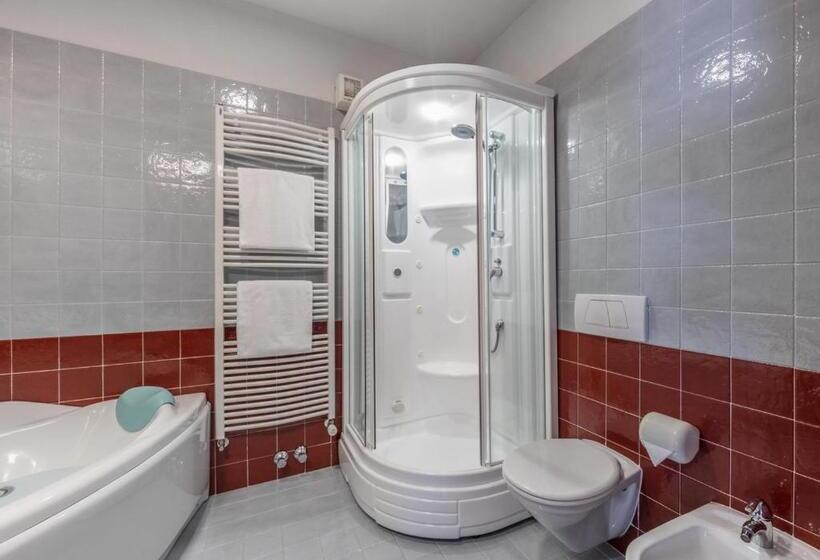 キングサイズベッドのデラックススイート, Garden Wellness Hotel S