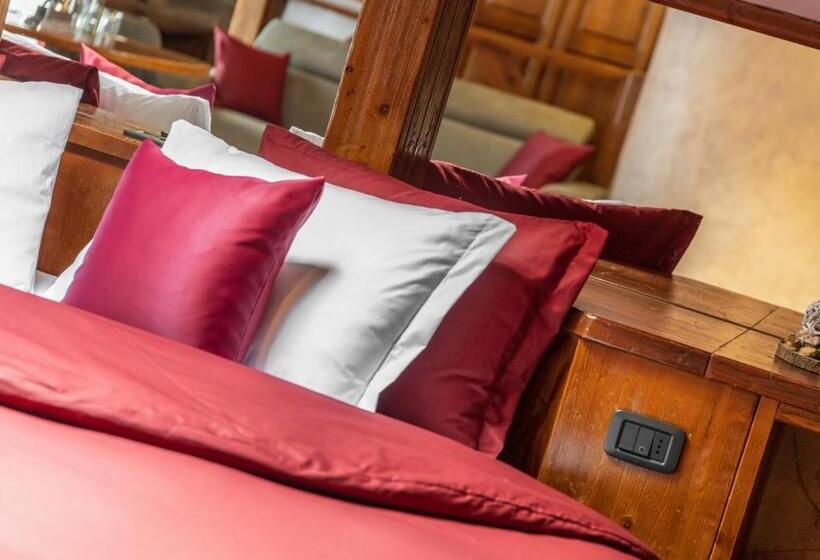 キングサイズベッドのデラックススイート, Garden Wellness Hotel S