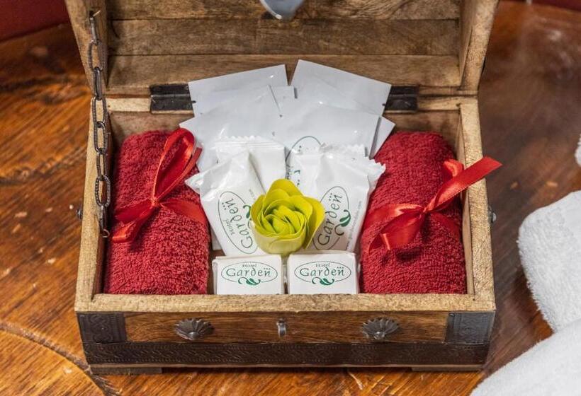 キングサイズベッドのデラックススイート, Garden Wellness Hotel S