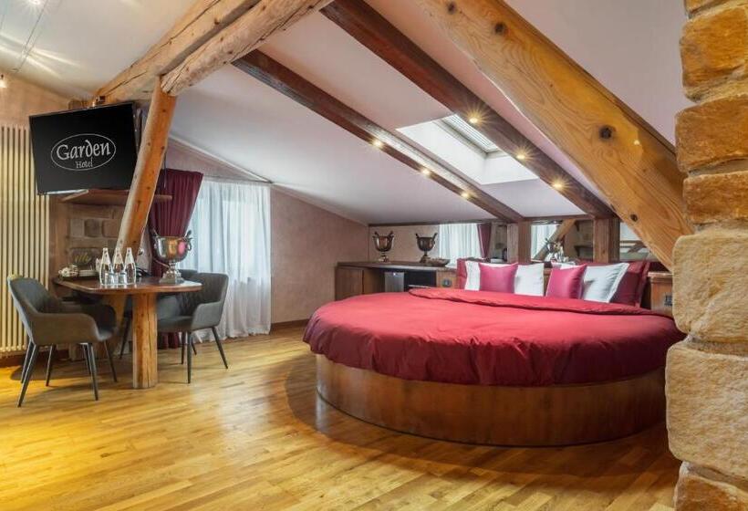 キングサイズベッドのデラックススイート, Garden Wellness Hotel S