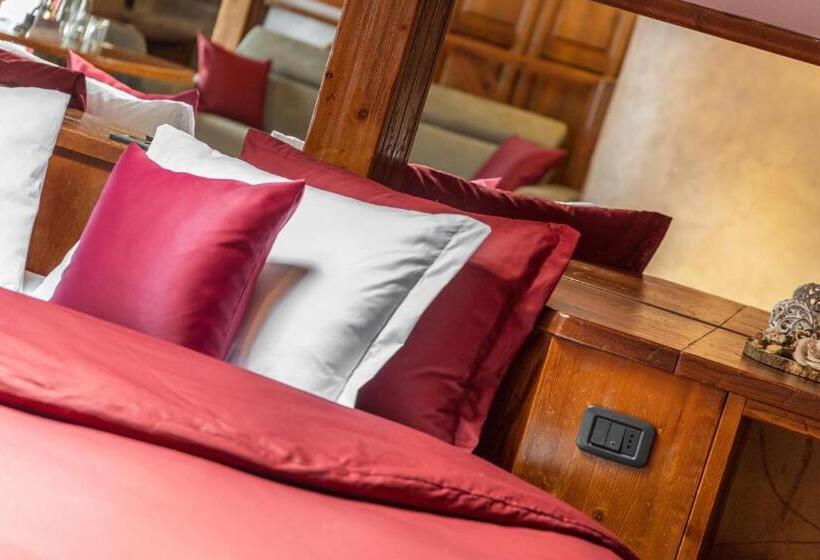 キングサイズベッドのデラックススイート, Garden Wellness Hotel S