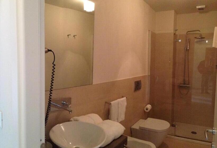 Четырехместный Номер Стандарт, La Castellana