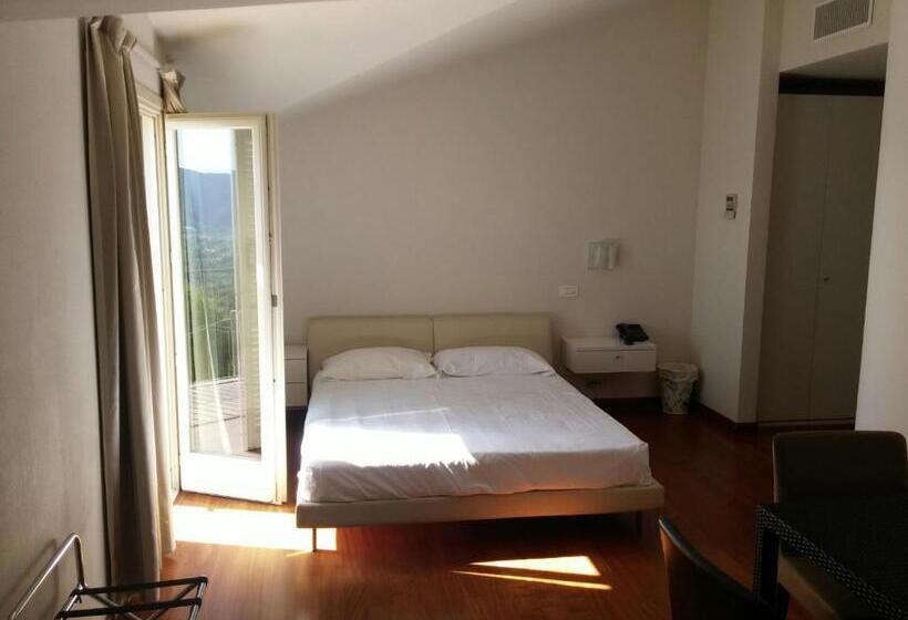 Четырехместный Номер Стандарт, La Castellana