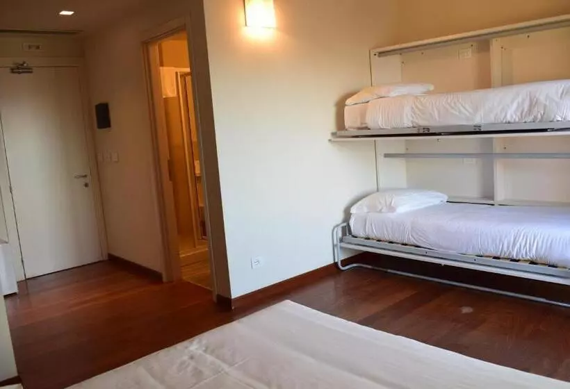 スタンダード4人部屋, La Castellana