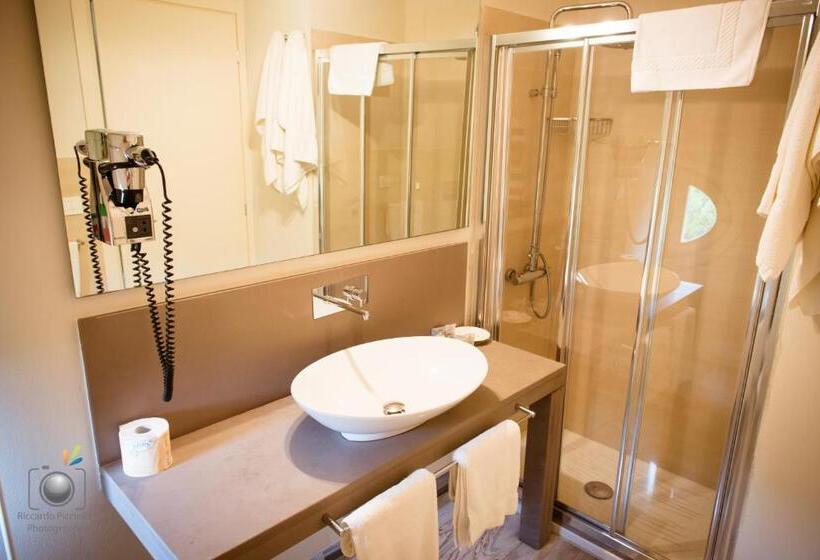 اتاق استاندارد چهار تخته, La Castellana