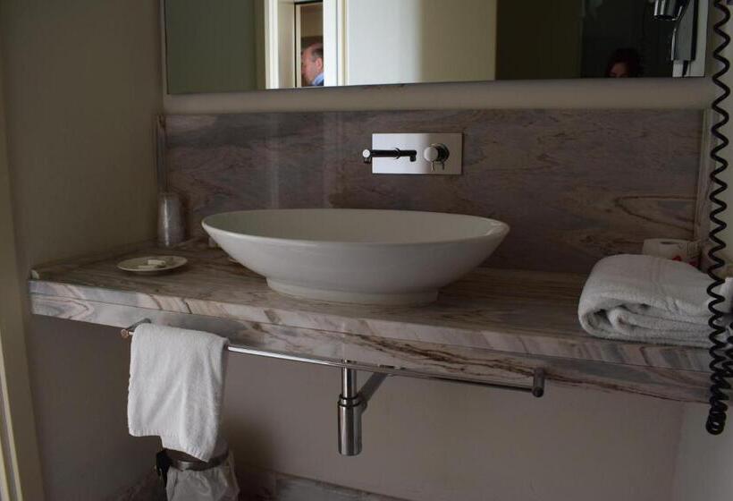 Номер Economy, La Castellana