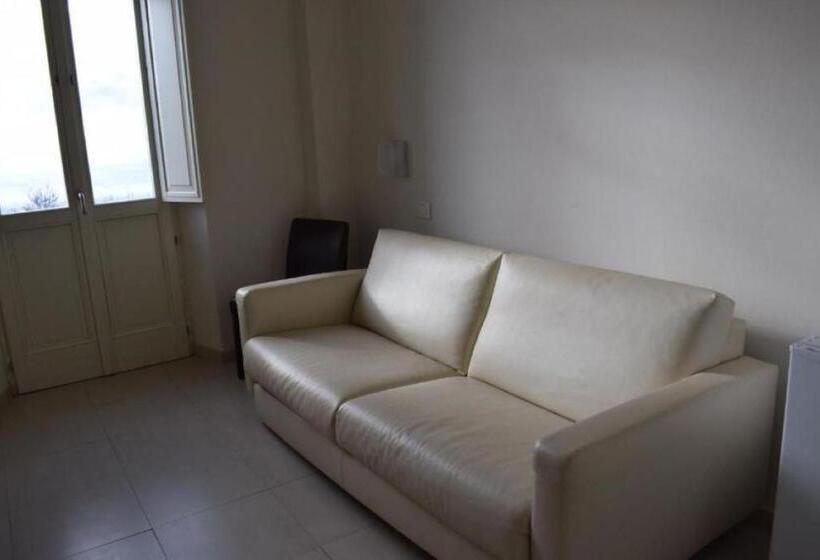 Семейный Номер, La Castellana