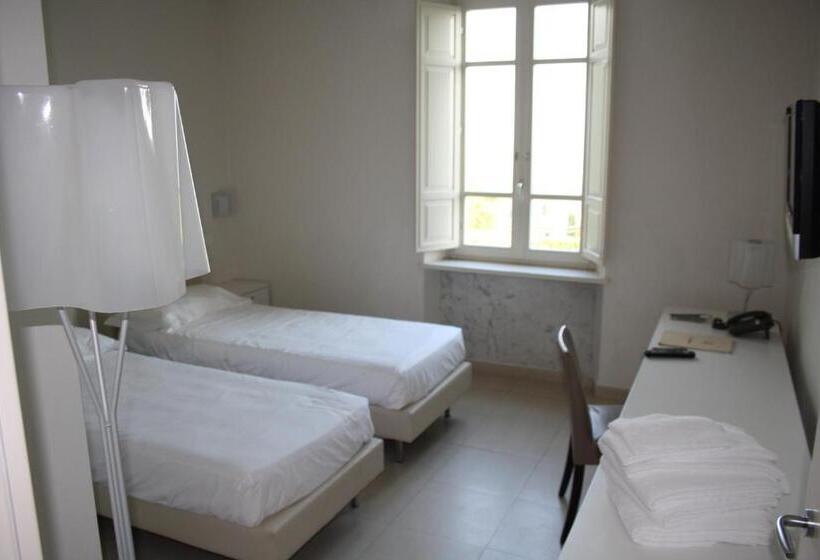 Семейный Номер, La Castellana