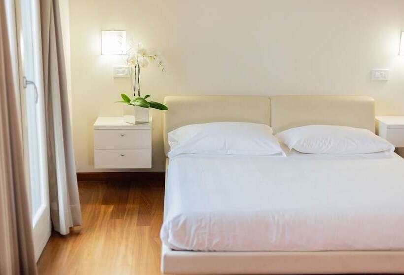 Номер Стандарт, La Castellana