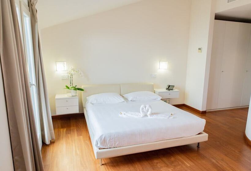 Номер Стандарт, La Castellana