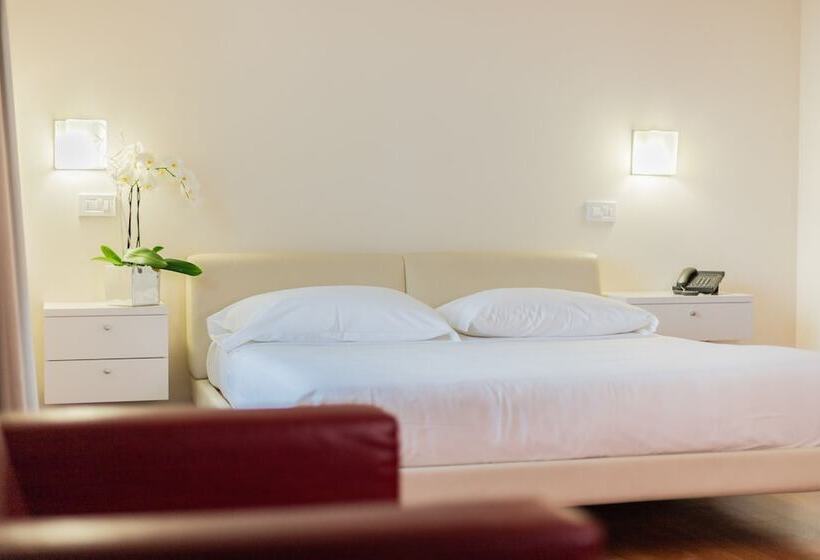 Номер Стандарт, La Castellana