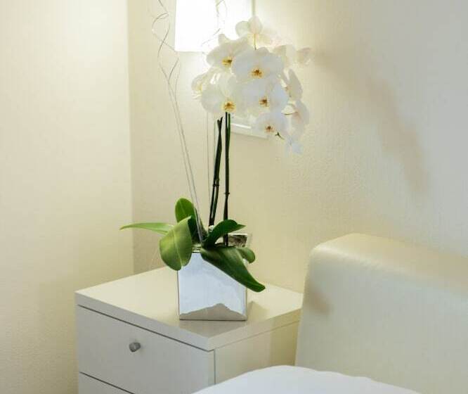 Номер Стандарт, La Castellana