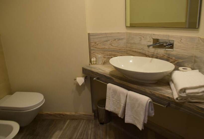 Четырехместный Номер Стандарт, La Castellana