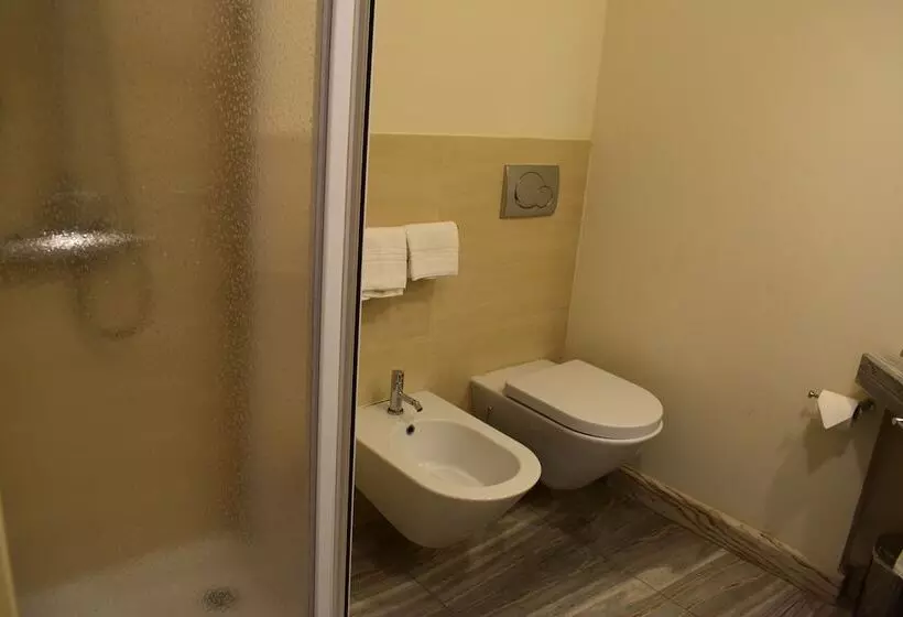 スタンダード4人部屋, La Castellana