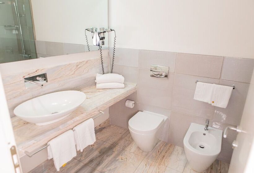 Четырехместный Номер Стандарт, La Castellana