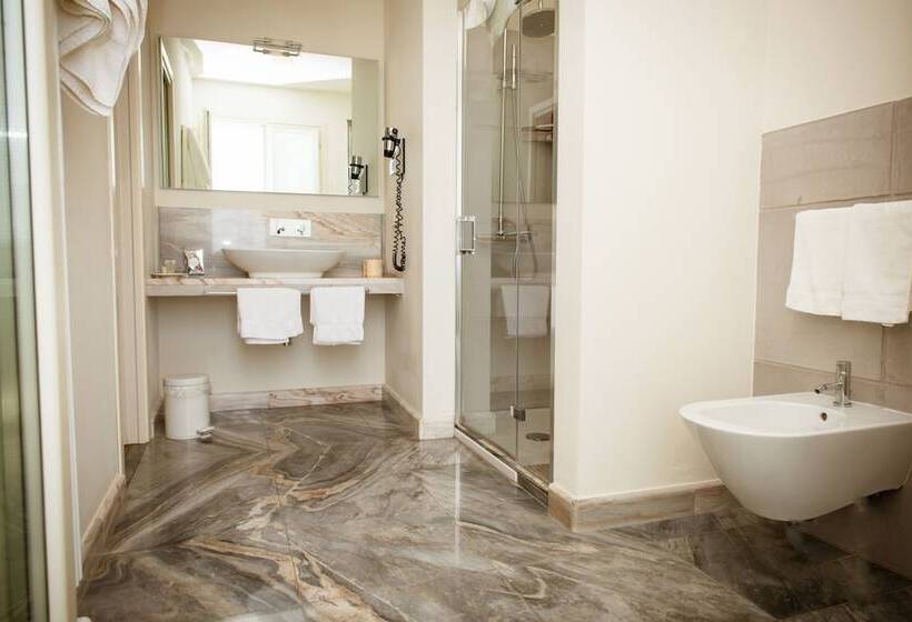 Семейный Номер, La Castellana