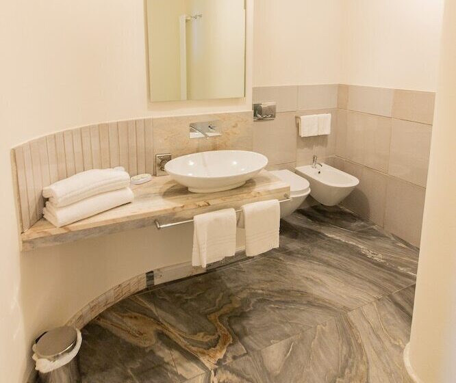 Номер Стандарт, La Castellana