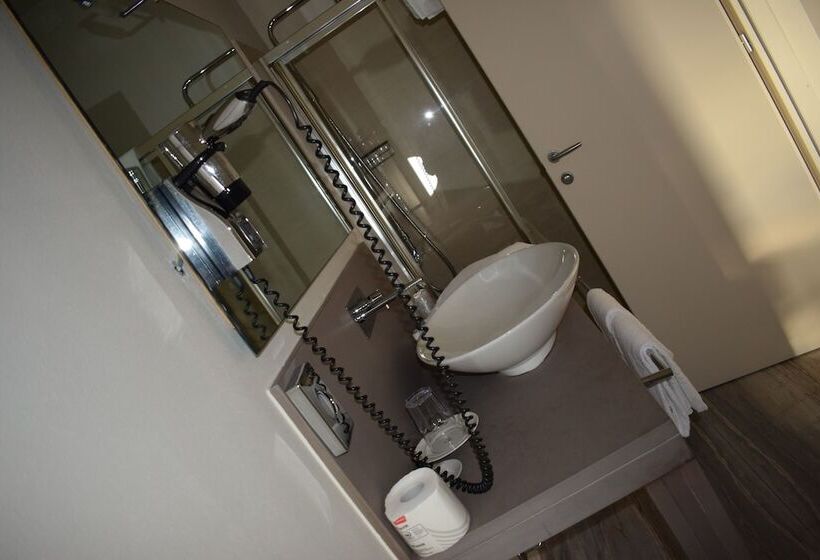 Номер Economy, La Castellana