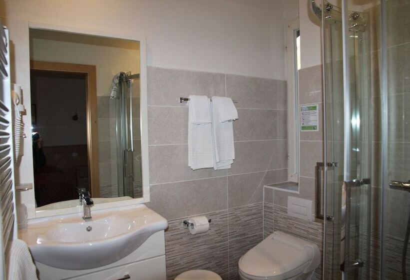 غرفة قياسية مطلّة علي البحيرة, Lago Park