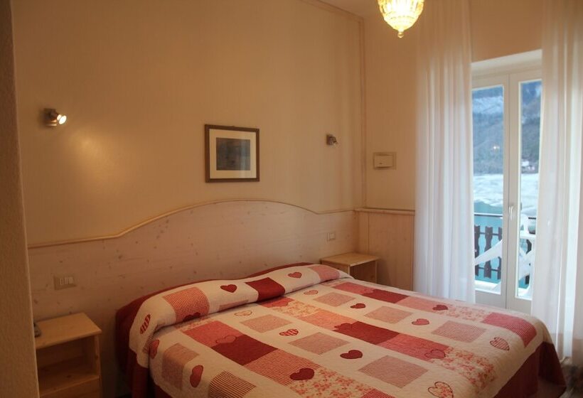 غرفة قياسية مطلّة علي البحيرة, Lago Park