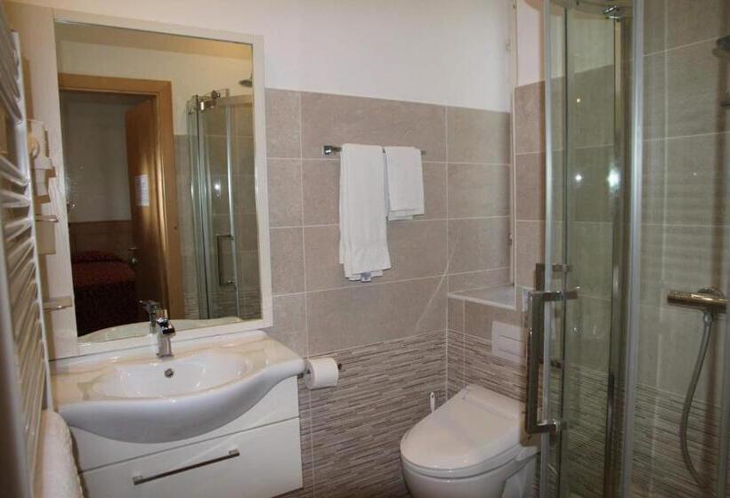 غرفة قياسية, Lago Park