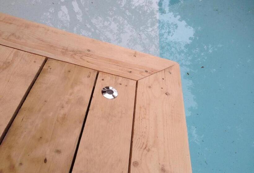 קוטג' דלוקס, Les Hauts De Portovecchio