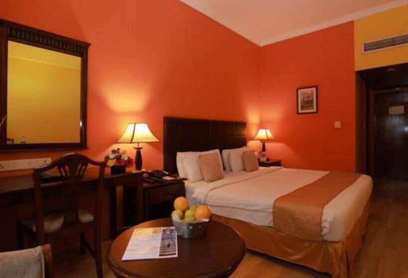 غرفة سوبيريور, Mgm Mark Whitefield