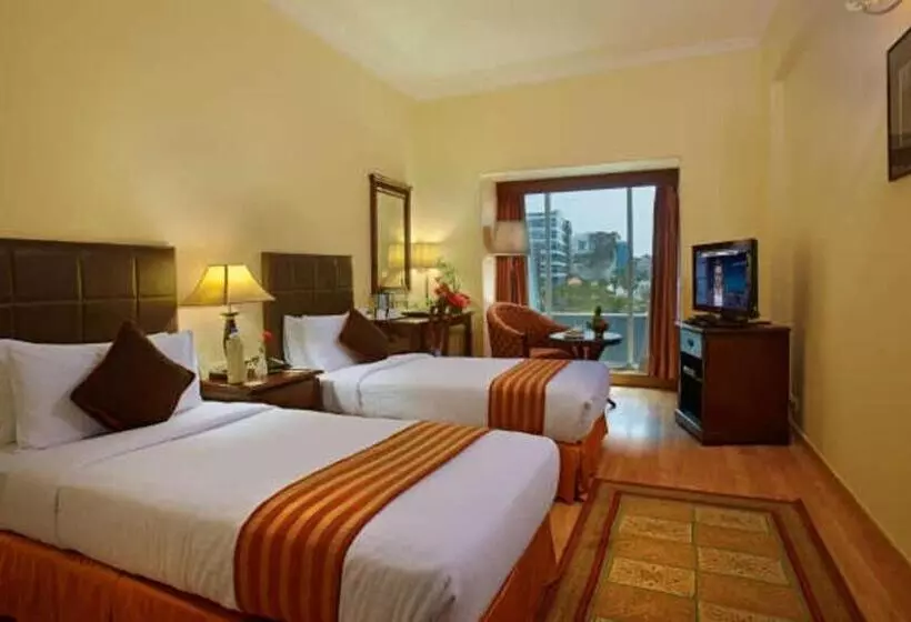 Chambre Executive, Muthu Mark Whitefield