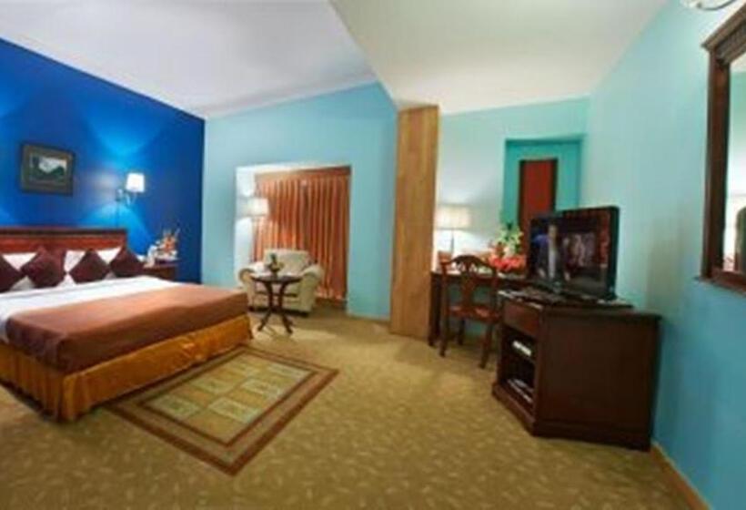 Club Suite, Mgm Mark Whitefield