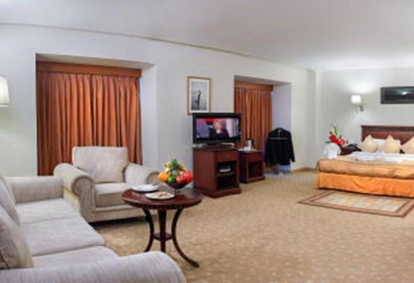 Suite, Mgm Mark Whitefield