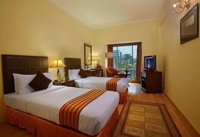 Chambre Executive, Muthu Mark Whitefield