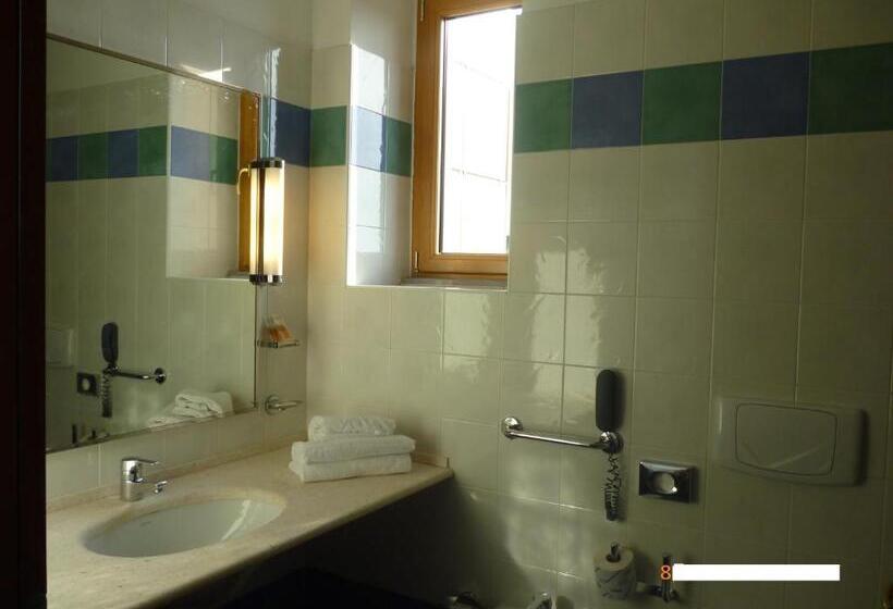 اتاق خانوادگی, Rialto