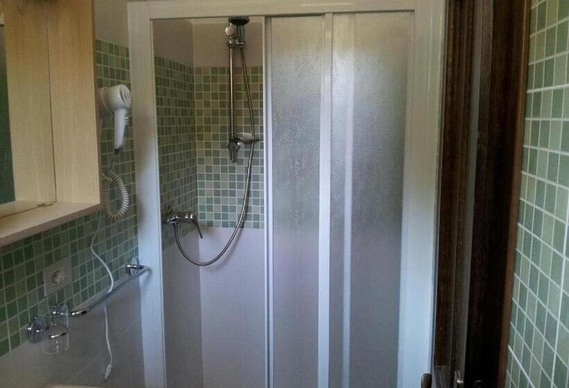 חדר סטנדרט לשלושה, Sole