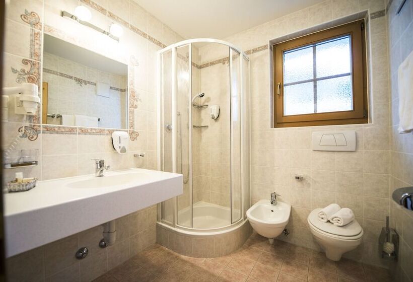 经济房, Turmhotel Gschwendt