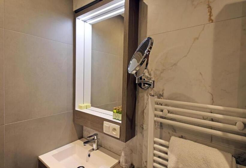 غرفة قياسية رباعية مطلة على البحر, Uilenspiegel