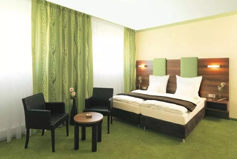 Standard Room, Und Cafe Paso