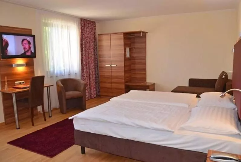 Standard Room, Und Cafe Paso