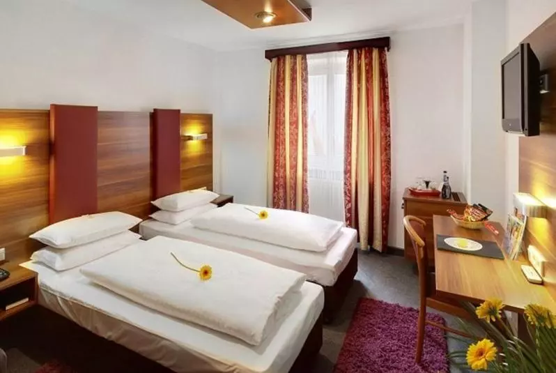 Standard Room, Und Cafe Paso