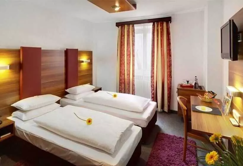 Standard Single Room, Und Cafe Paso
