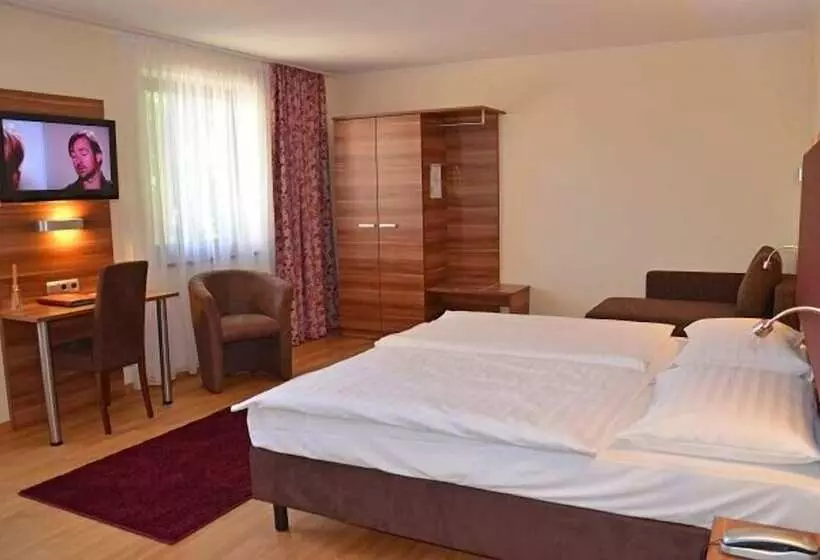 Standard Single Room, Und Cafe Paso