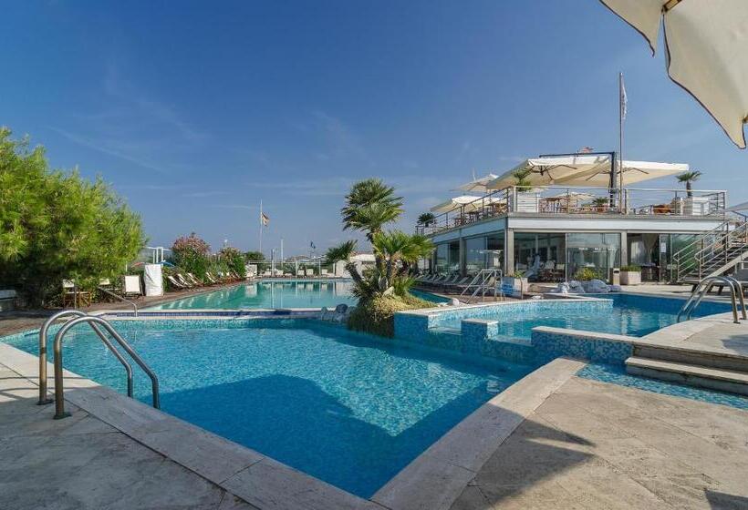 غرفة قياسية مزودة بجاكوزى, Verdemare